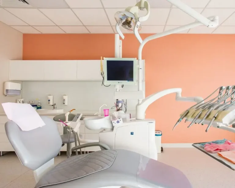 Fotel dentystyczny, stomatologiczny.